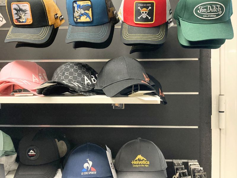 CHOISISSEZ VOTRE CASQUETTE ET VOS ACCESSOIRES DANS NOTRE BOUTIQUE DE SAINT-HIPPOLYTE-DU-FORT